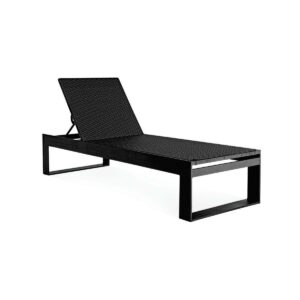 Espreguiçadeira Paris, estrutura de alumínio revestido de fibra sintética própria para ambientes externos.